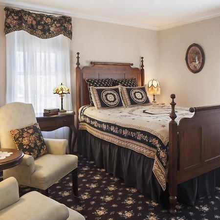 Isaiah Jones Homestead Bed And Breakfast Сандвич Екстериор снимка