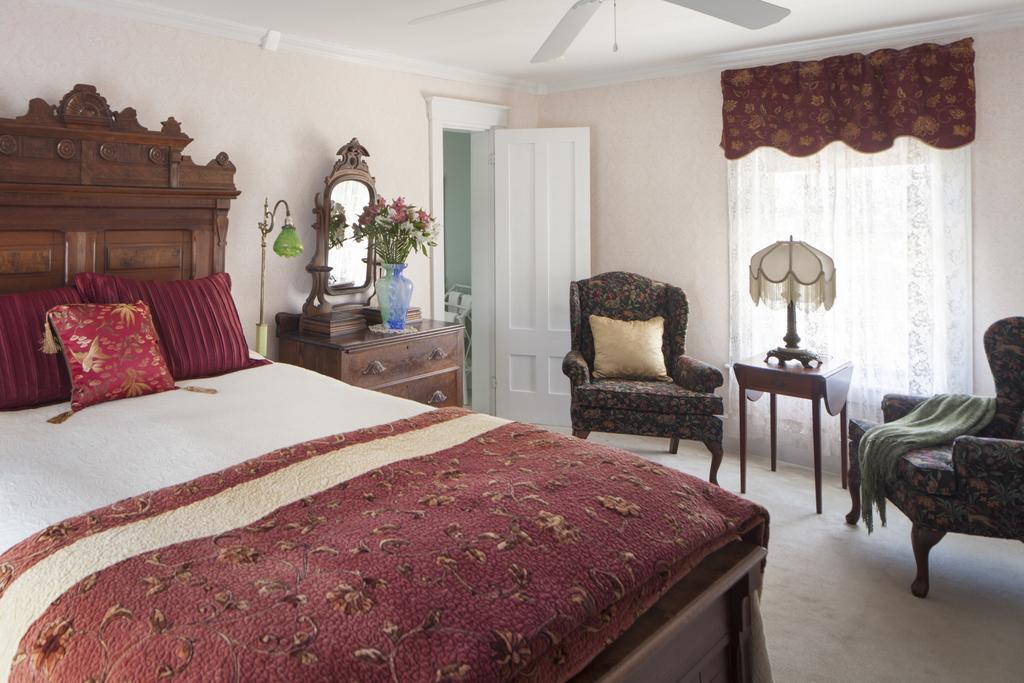 Isaiah Jones Homestead Bed And Breakfast Сандвич Екстериор снимка