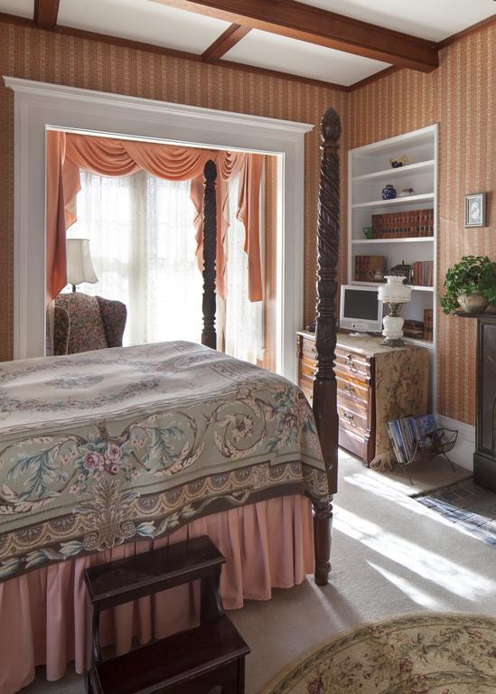 Isaiah Jones Homestead Bed And Breakfast Сандвич Екстериор снимка