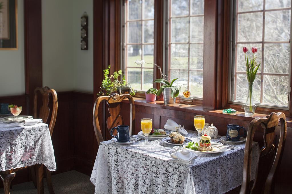 Isaiah Jones Homestead Bed And Breakfast Сандвич Екстериор снимка
