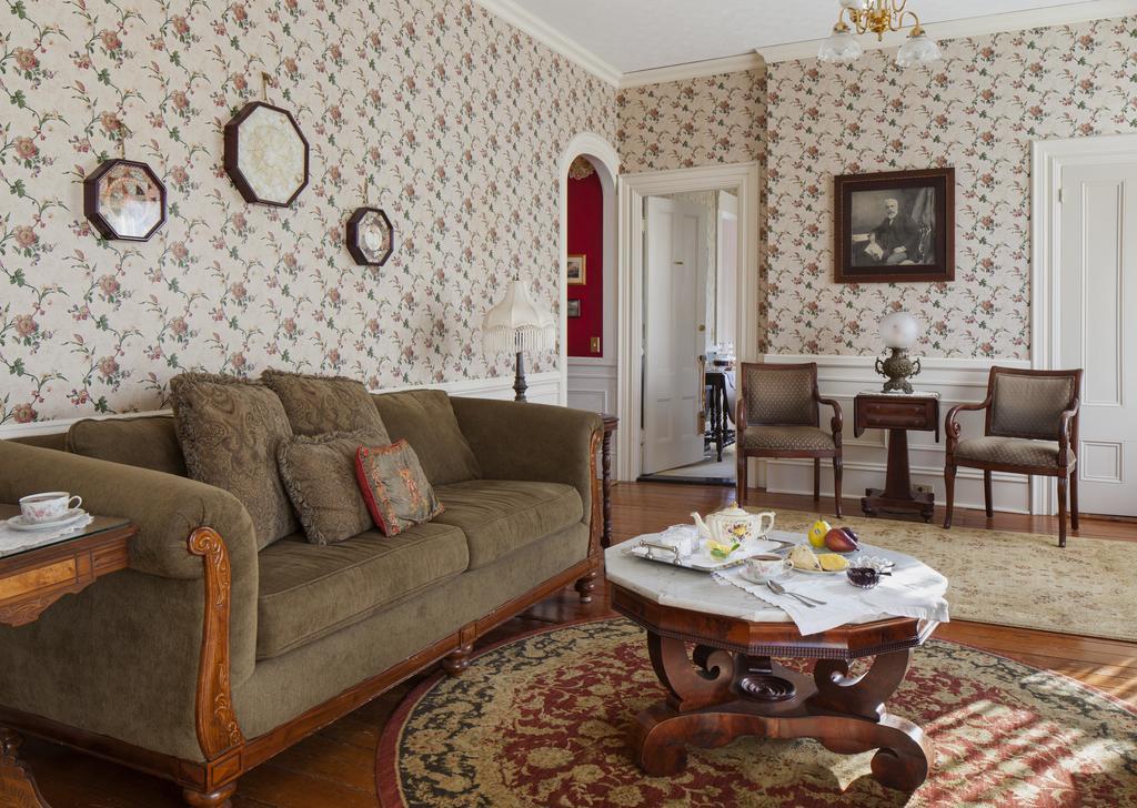 Isaiah Jones Homestead Bed And Breakfast Сандвич Екстериор снимка