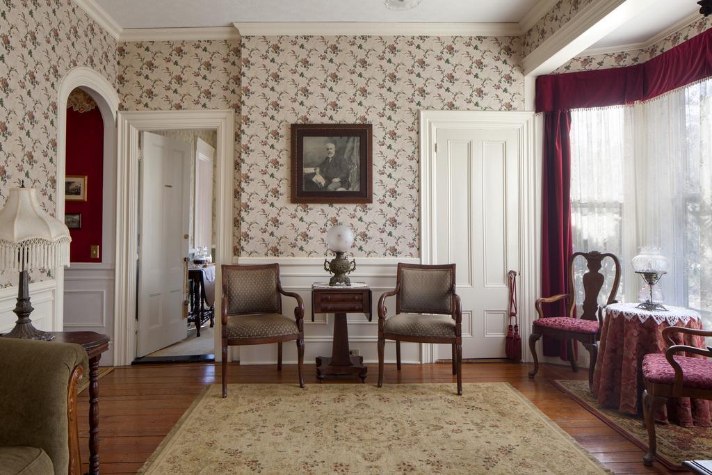 Isaiah Jones Homestead Bed And Breakfast Сандвич Екстериор снимка