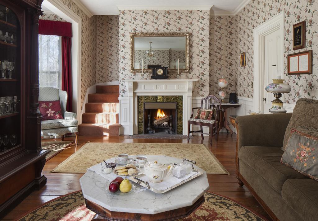Isaiah Jones Homestead Bed And Breakfast Сандвич Екстериор снимка