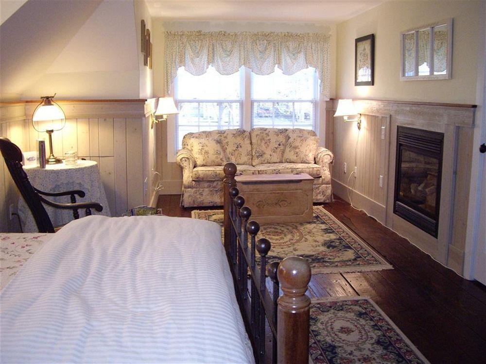 Isaiah Jones Homestead Bed And Breakfast Сандвич Екстериор снимка